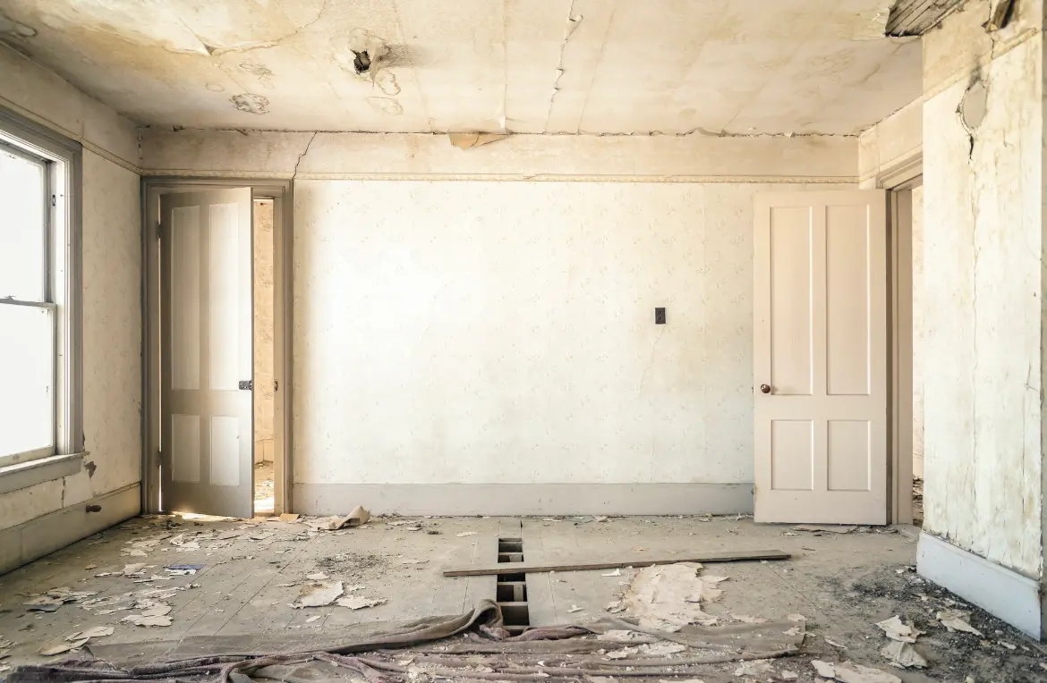 Waste disposal crew managing a cleanout project in Arnold